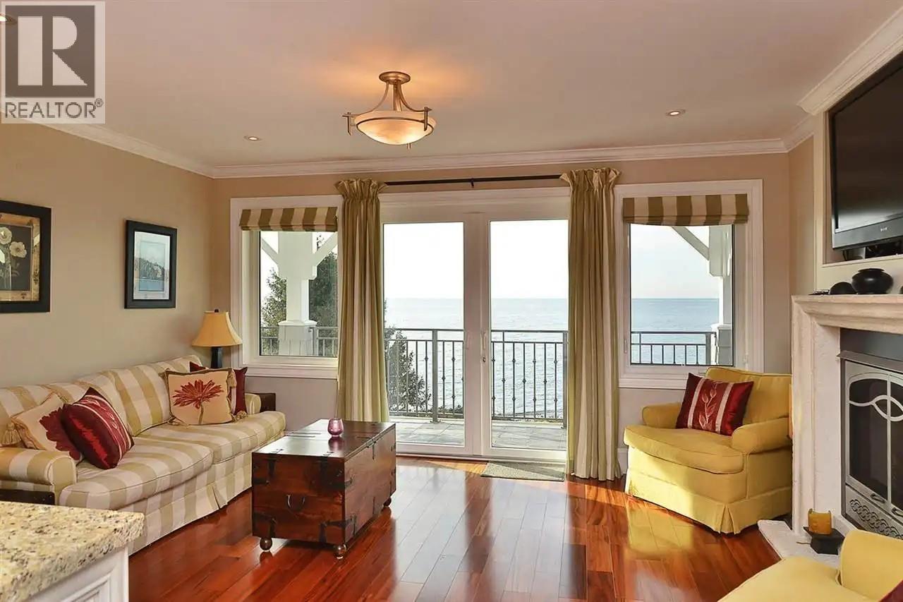 1698 Ocean Beach Esplanade, Gibsons, British Columbia  V0N 1V5 - Photo 3 - R3041660