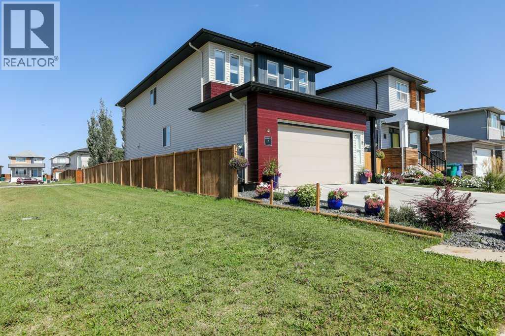 Property at 7 Greywolf Road N image 2