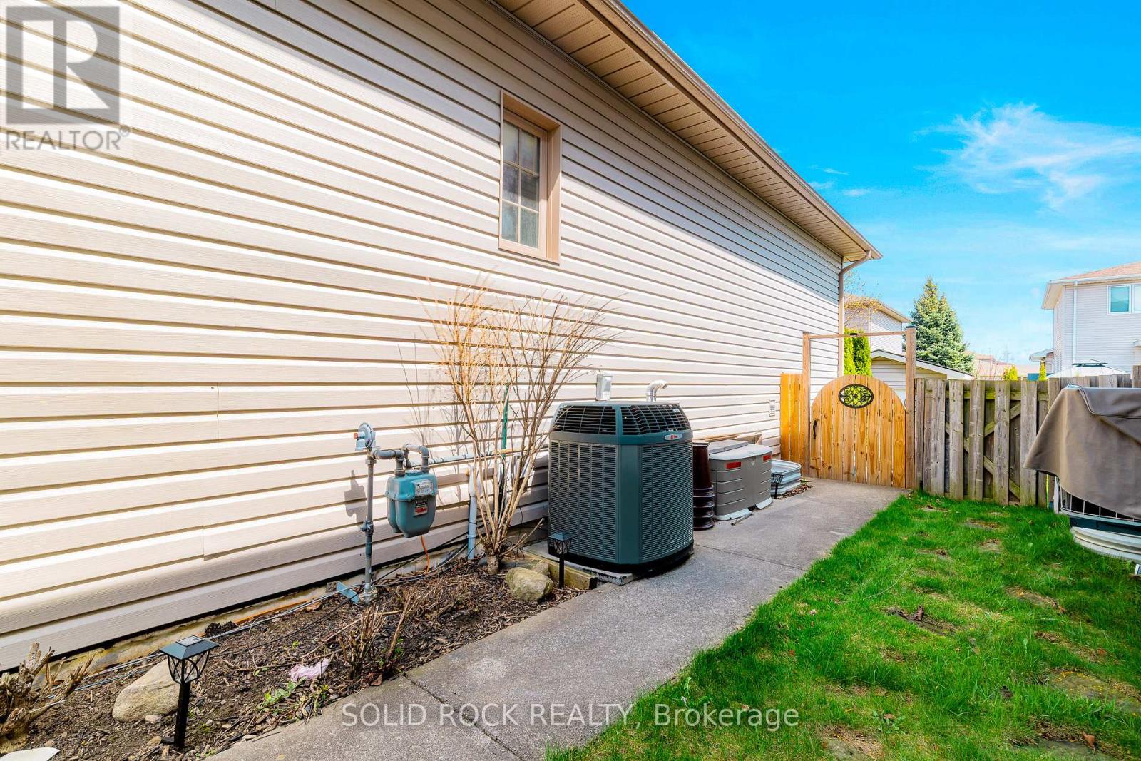 1021 Crestwood Drive, Brockville, Ontario  K6V 7N1 - Photo 37 - X12367319