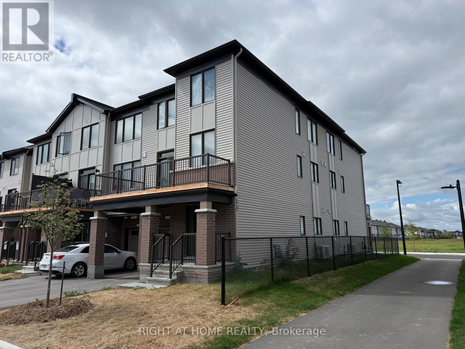 42 Stitch Mews, Ottawa, Ontario  K0A 2Z0 - Photo 2 - X12363831
