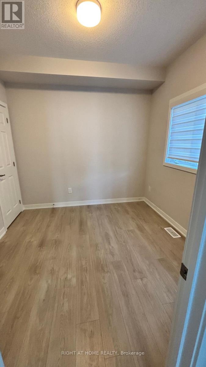 42 Stitch Mews, Ottawa, Ontario  K0A 2Z0 - Photo 14 - X12363831