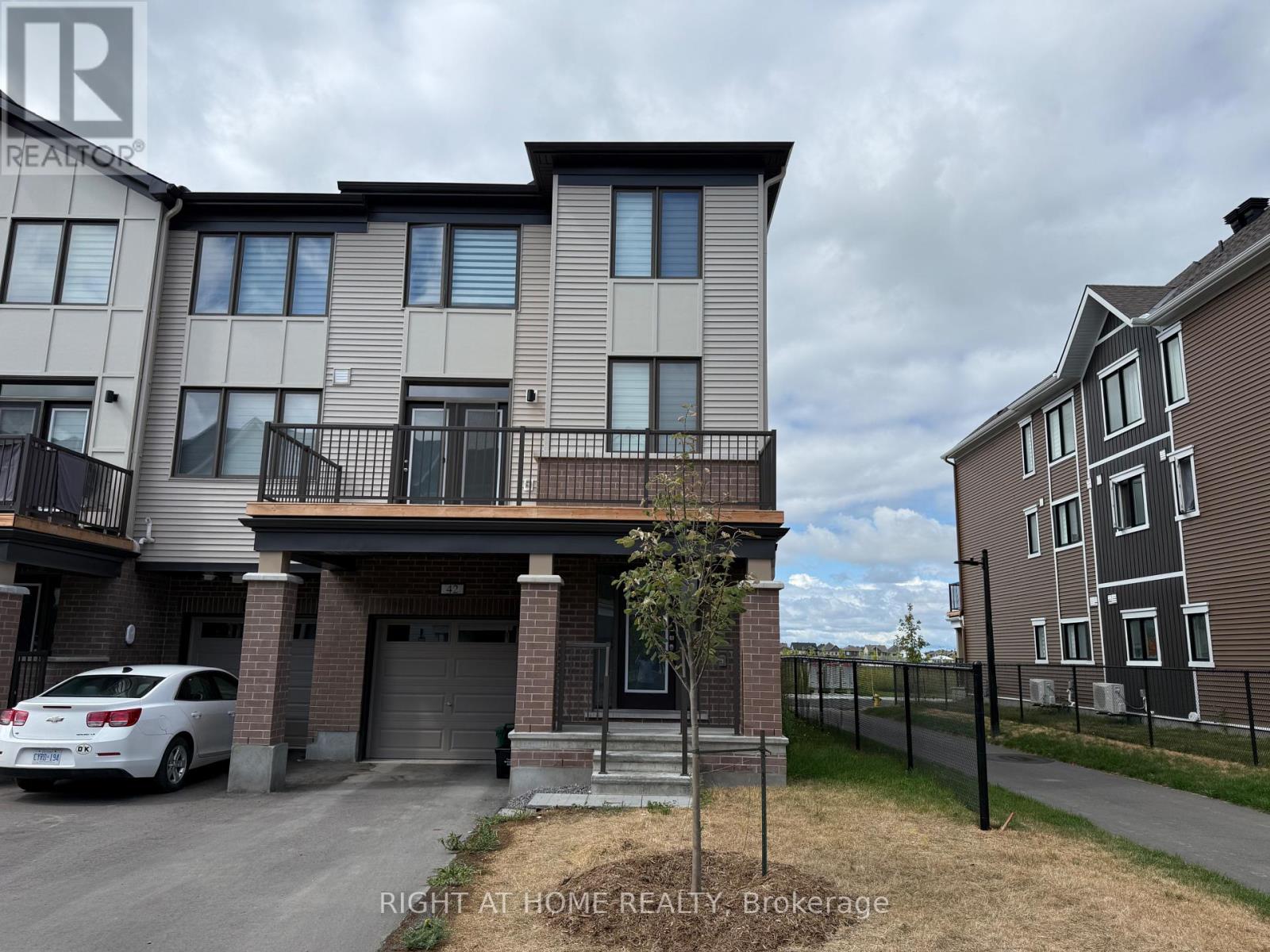 42 STITCH MEWS, Ottawa, Ontario
