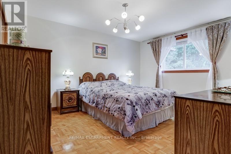 94 Bremen Lane, Mississauga, Ontario  L5M 2N5 - Photo 8 - W12335369