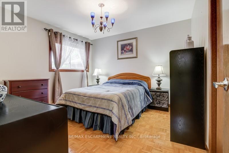94 Bremen Lane, Mississauga, Ontario  L5M 2N5 - Photo 7 - W12335369