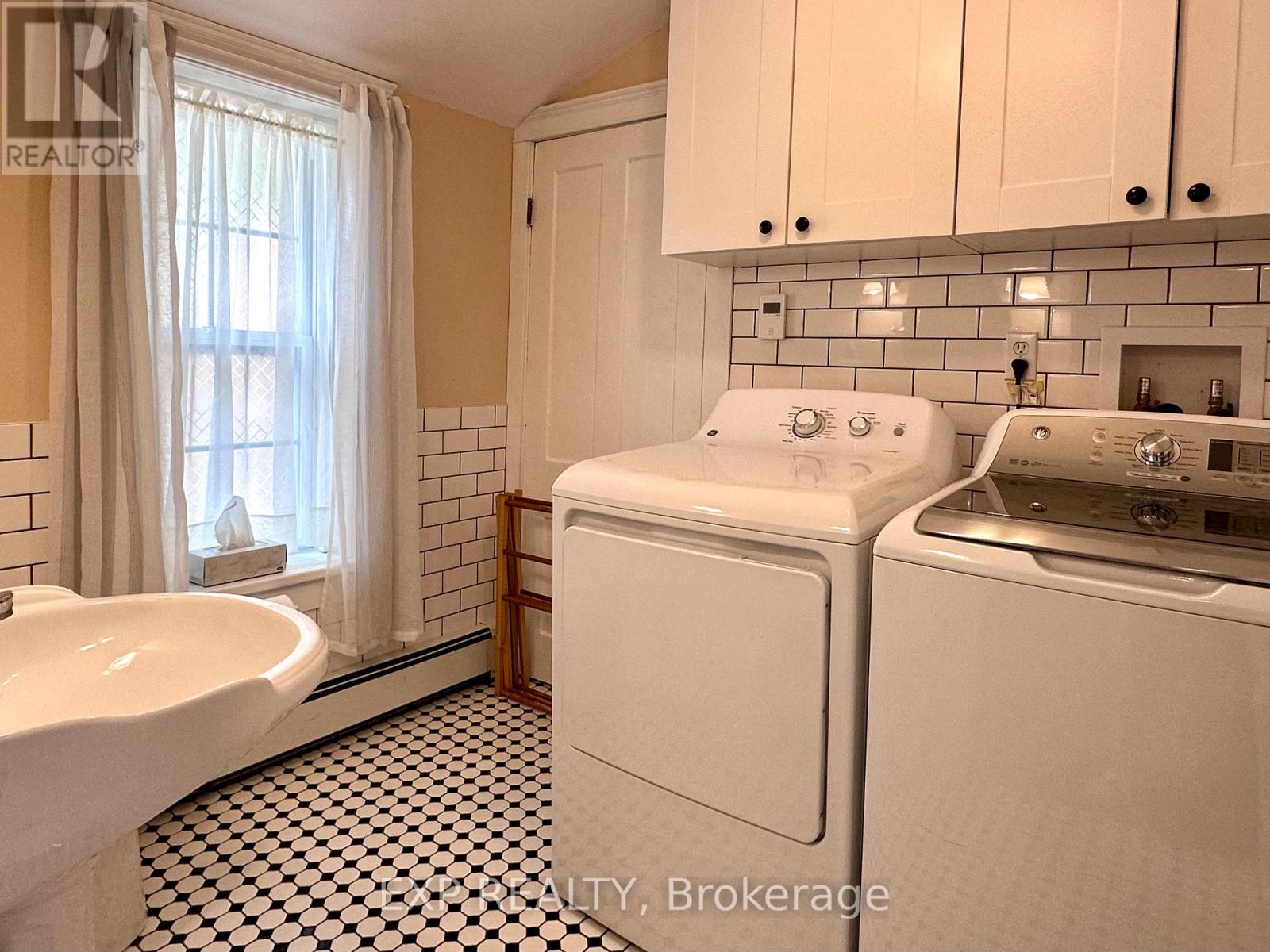 76 Sarah Street, Lambton Shores, Ontario  N0M 2M0 - Photo 23 - X12371428