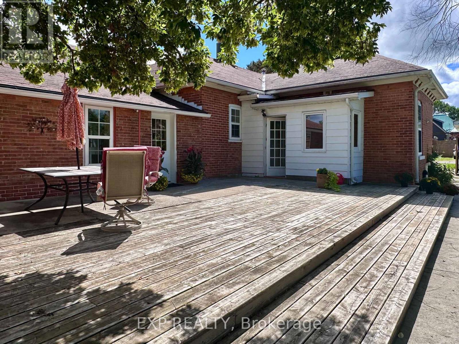 76 Sarah Street, Lambton Shores, Ontario  N0M 2M0 - Photo 26 - X12371428