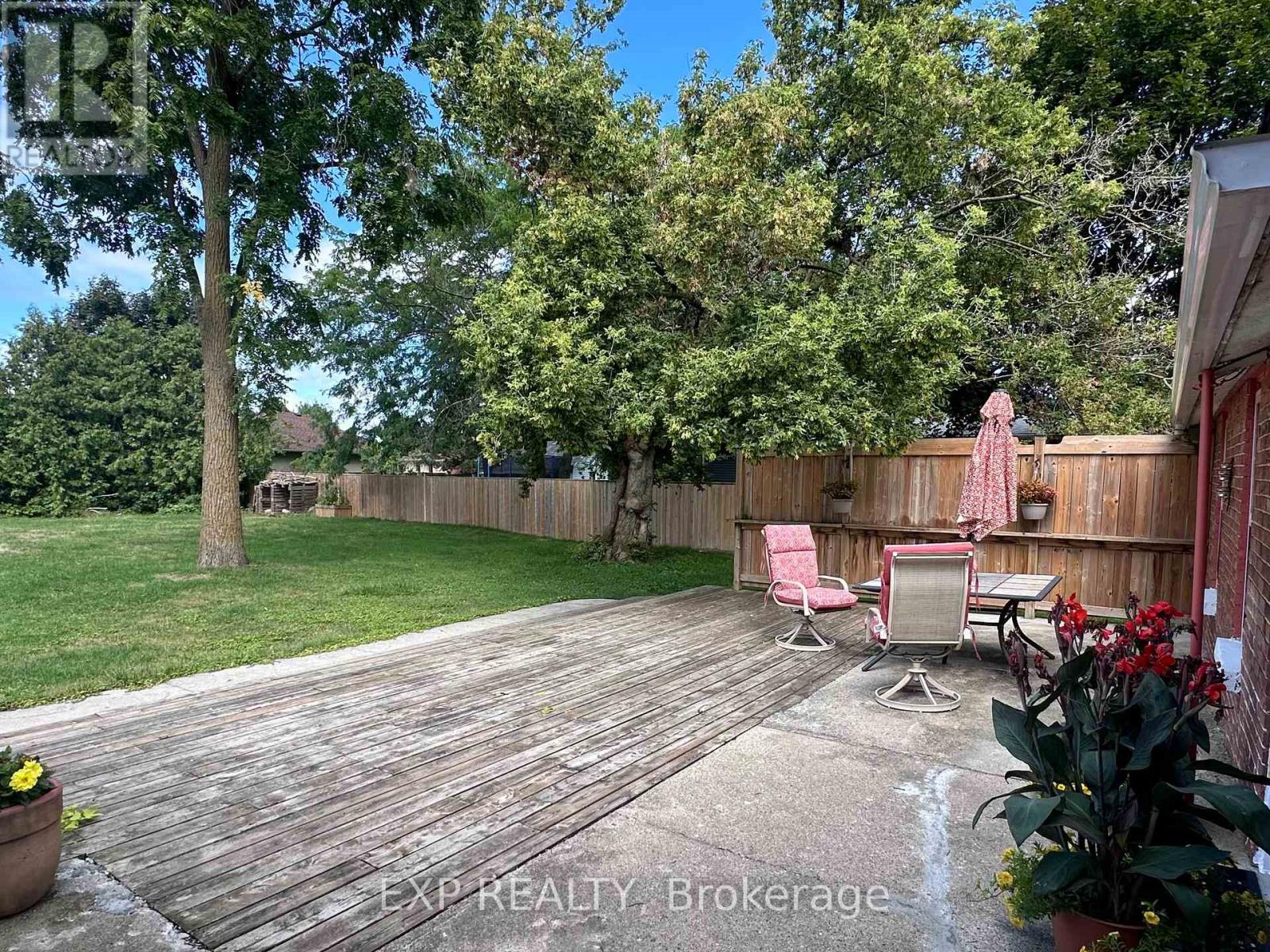 76 Sarah Street, Lambton Shores, Ontario  N0M 2M0 - Photo 28 - X12371428