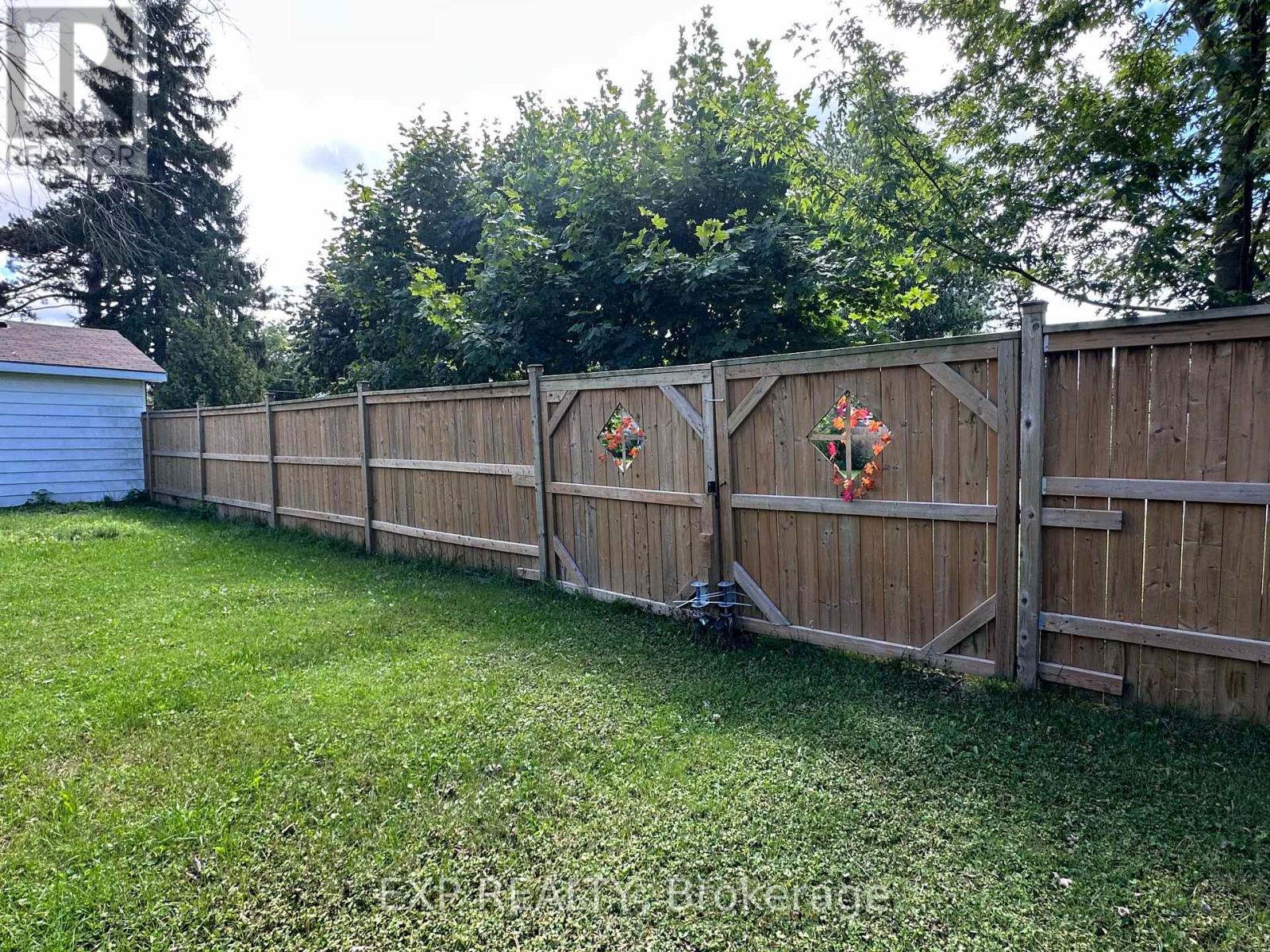 76 Sarah Street, Lambton Shores, Ontario  N0M 2M0 - Photo 32 - X12371428