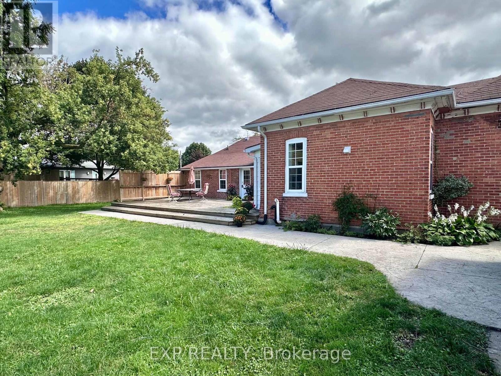 76 Sarah Street, Lambton Shores, Ontario  N0M 2M0 - Photo 33 - X12371428
