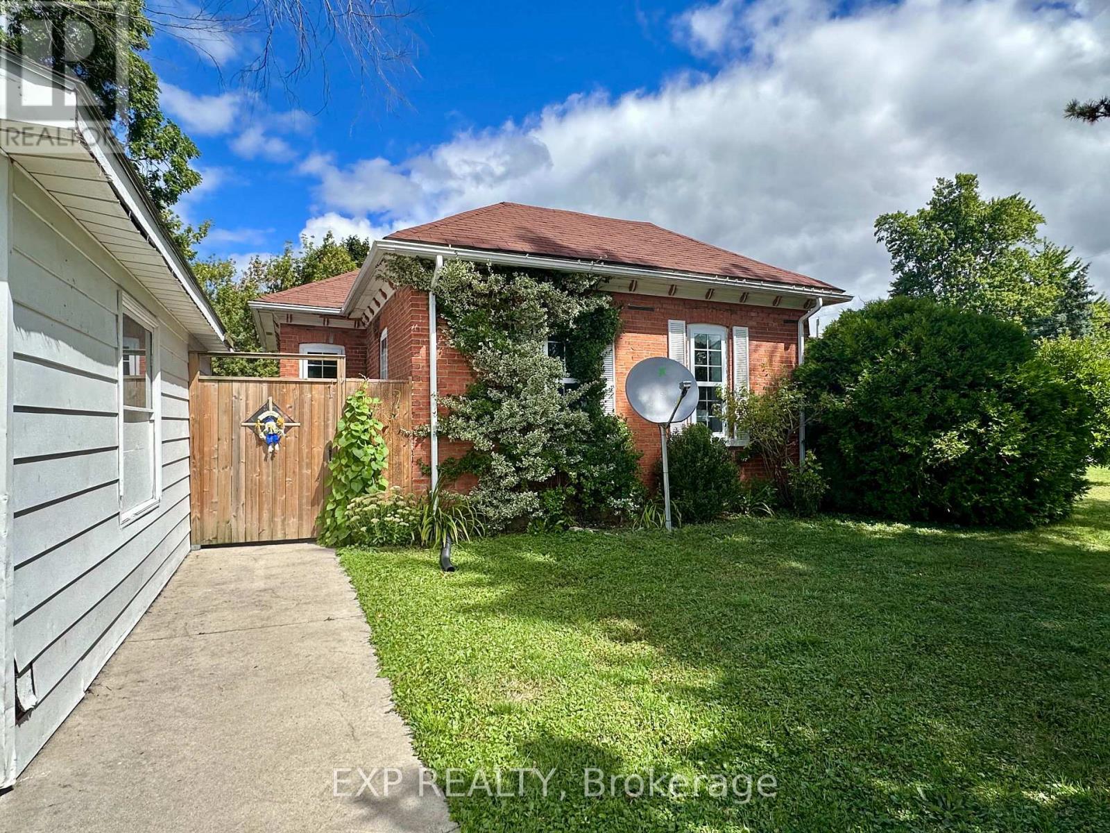 76 Sarah Street, Lambton Shores, Ontario  N0M 2M0 - Photo 35 - X12371428