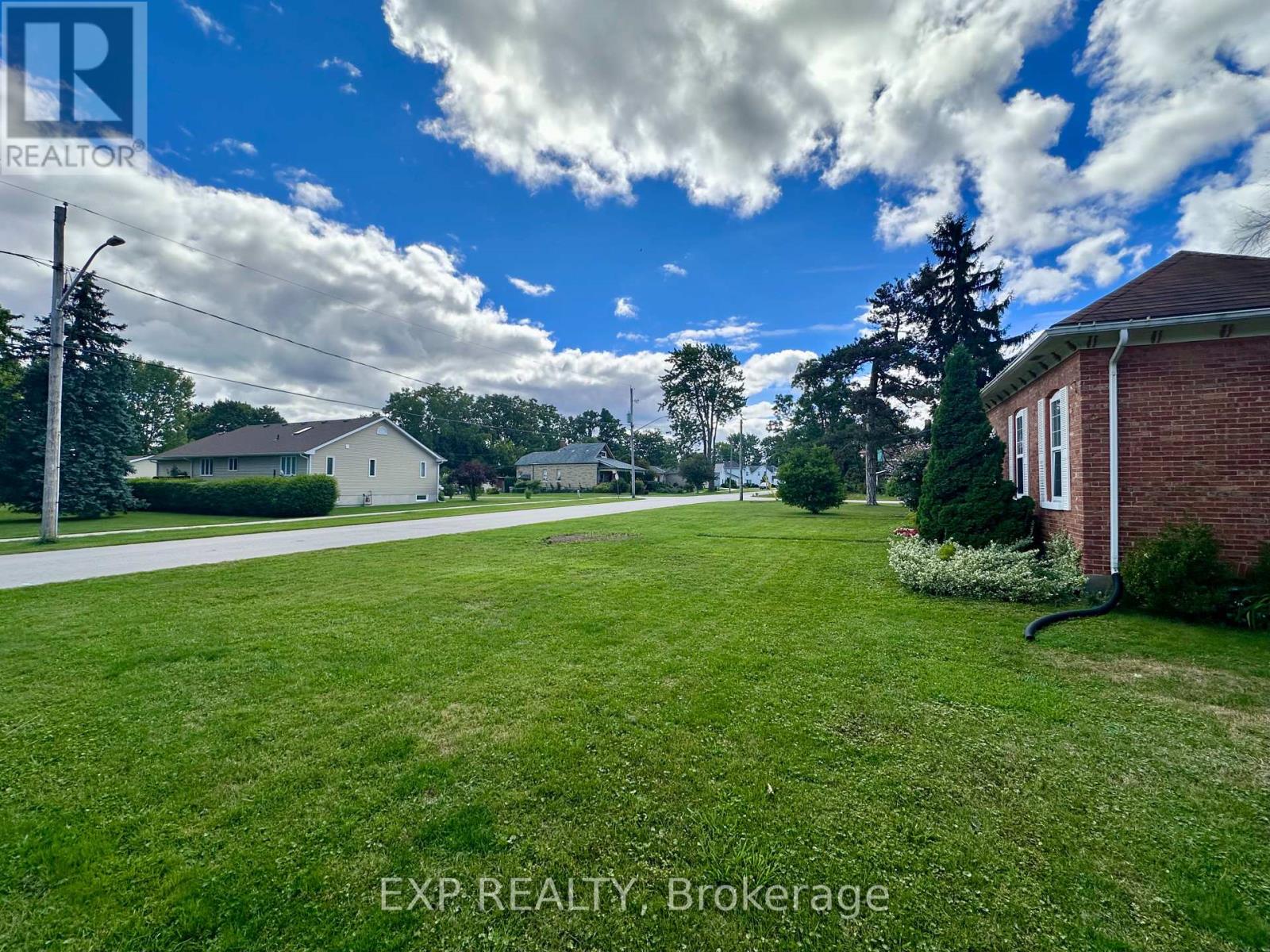 76 Sarah Street, Lambton Shores, Ontario  N0M 2M0 - Photo 38 - X12371428