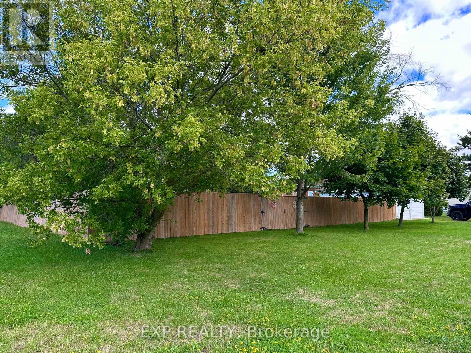 76 Sarah Street, Lambton Shores, Ontario  N0M 2M0 - Photo 42 - X12371428