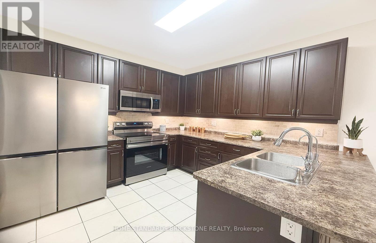 Property at 2465 QUETICO CRESCENT image 3