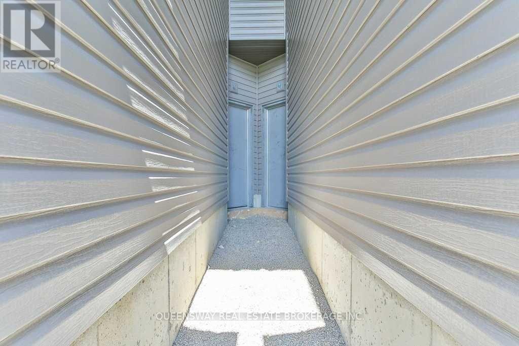 1361 Michael Circle, London East, Ontario  N5V 0B8 - Photo 17 - X12371420