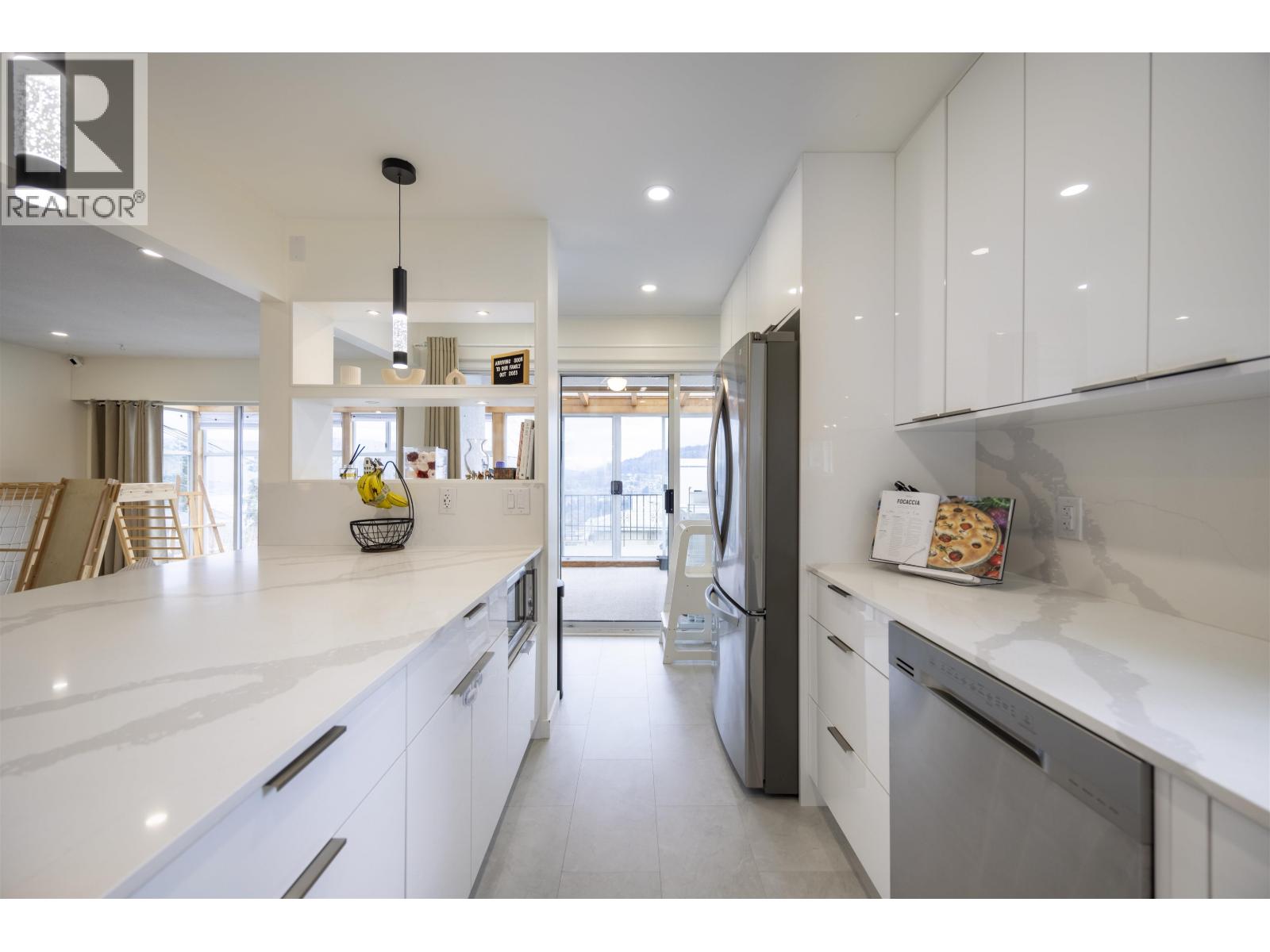 Listing Picture 15 of 24 : 128 N HOLDOM AVENUE, Burnaby / 本拿比 - 魯藝地產 Yvonne Lu Group - MLS Medallion Club Member