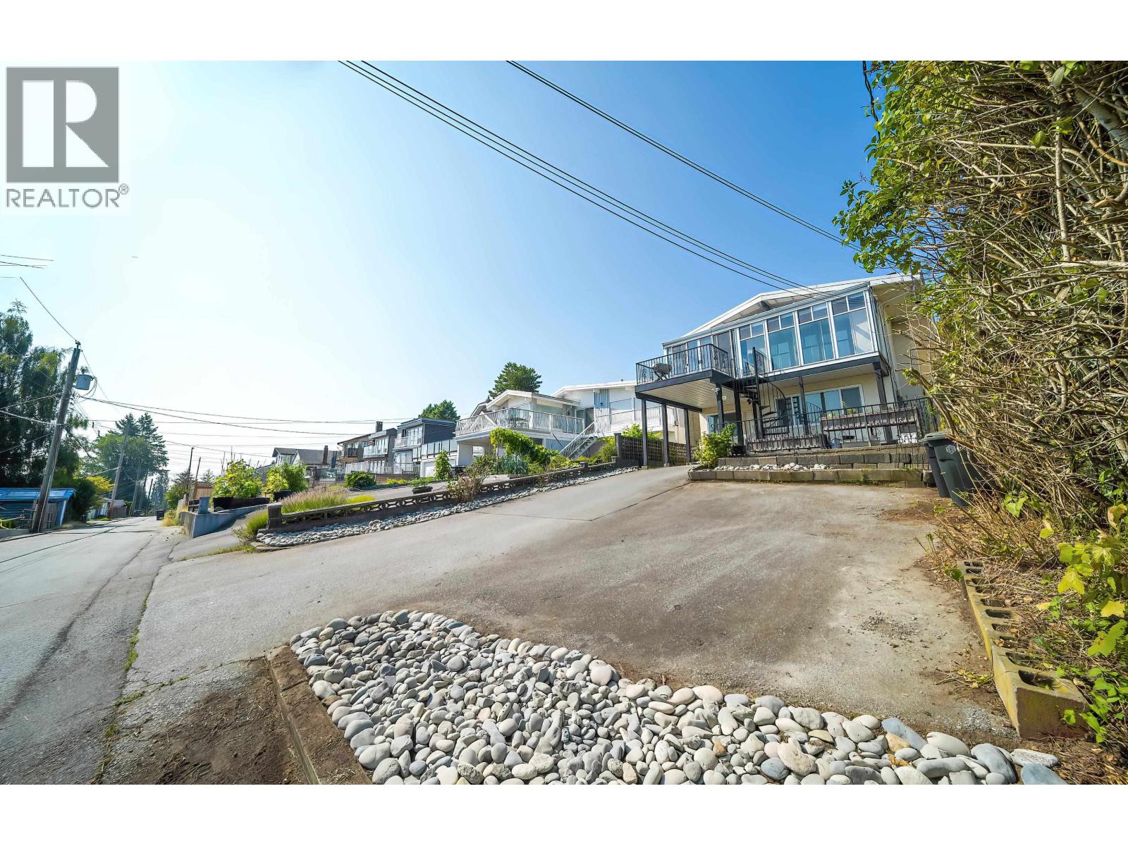 Property at 128 N HOLDOM AVENUE image 3