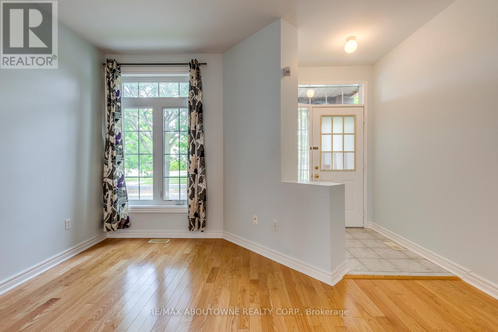 83 Bur Oak Avenue, Markham, Ontario  L6C 2E6 - Photo 6 - N12366798