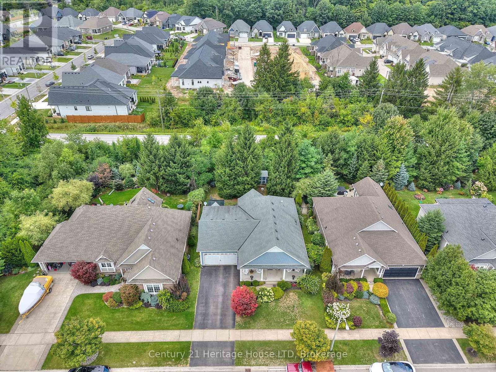 32 Sunrise Court, Fort Erie, Ontario  L0S 1N0 - Photo 48 - X12371468
