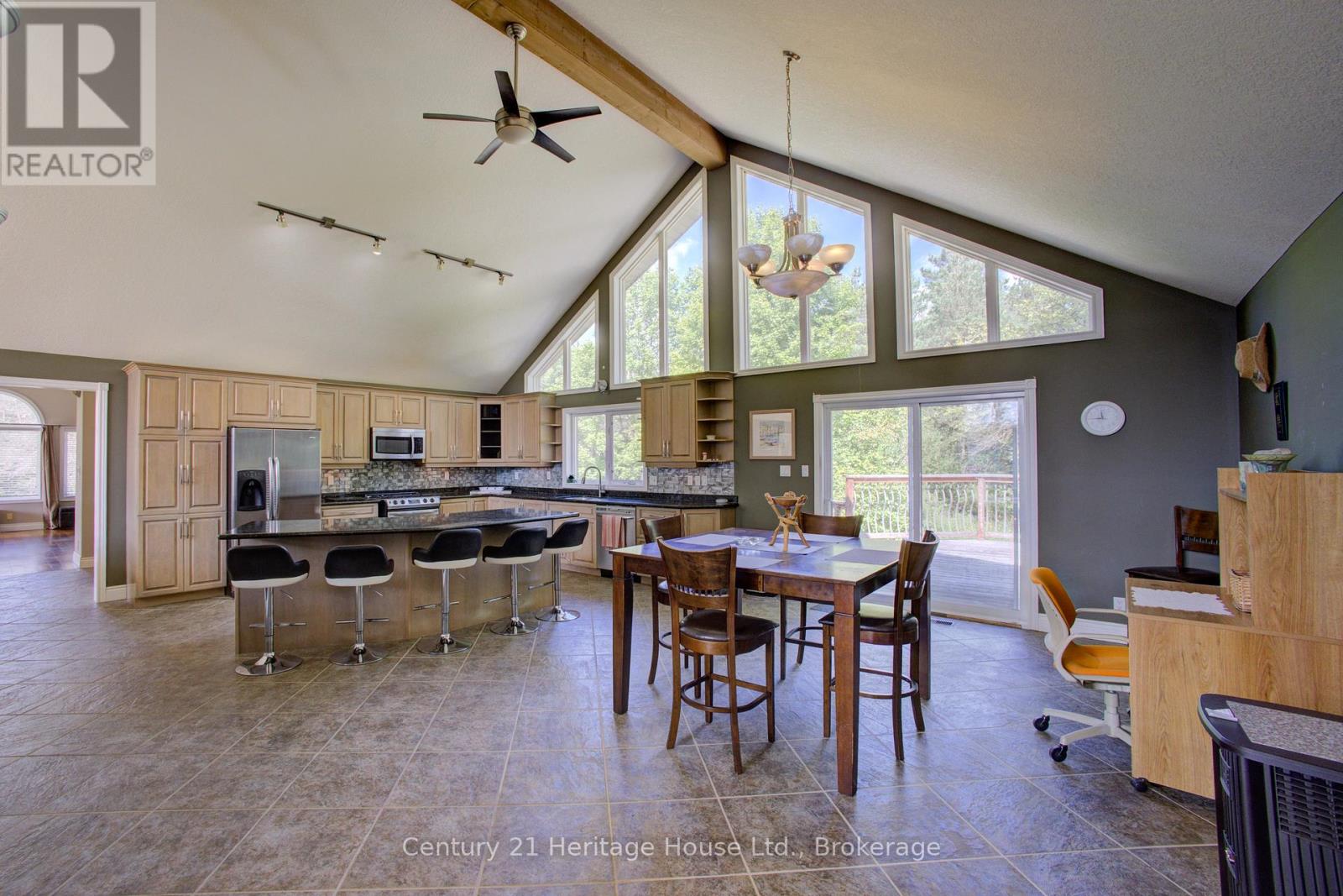 323179 Durham Road E, West Grey, Ontario  N0G 1R0 - Photo 15 - X12371489