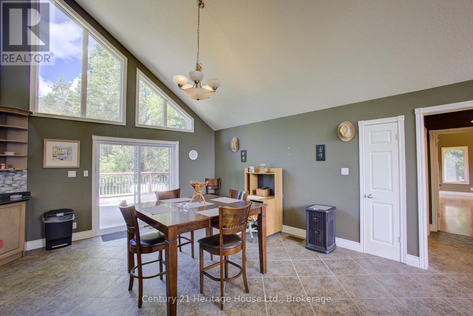 323179 Durham Road E, West Grey, Ontario  N0G 1R0 - Photo 16 - X12371489