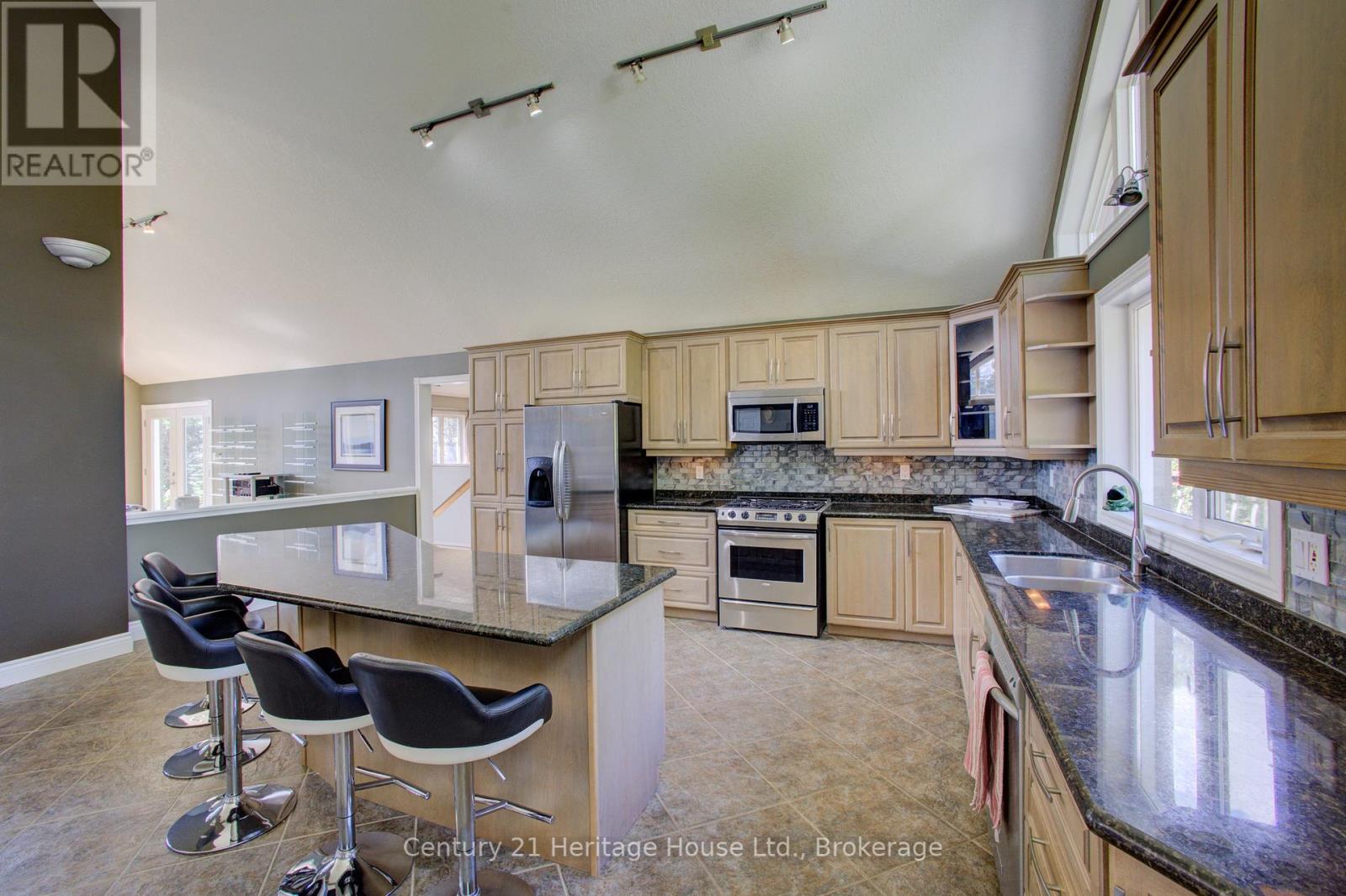 323179 Durham Road E, West Grey, Ontario  N0G 1R0 - Photo 18 - X12371489