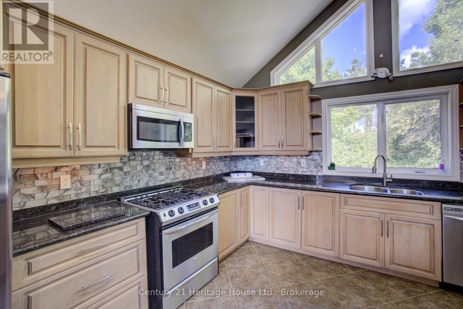 323179 Durham Road E, West Grey, Ontario  N0G 1R0 - Photo 22 - X12371489