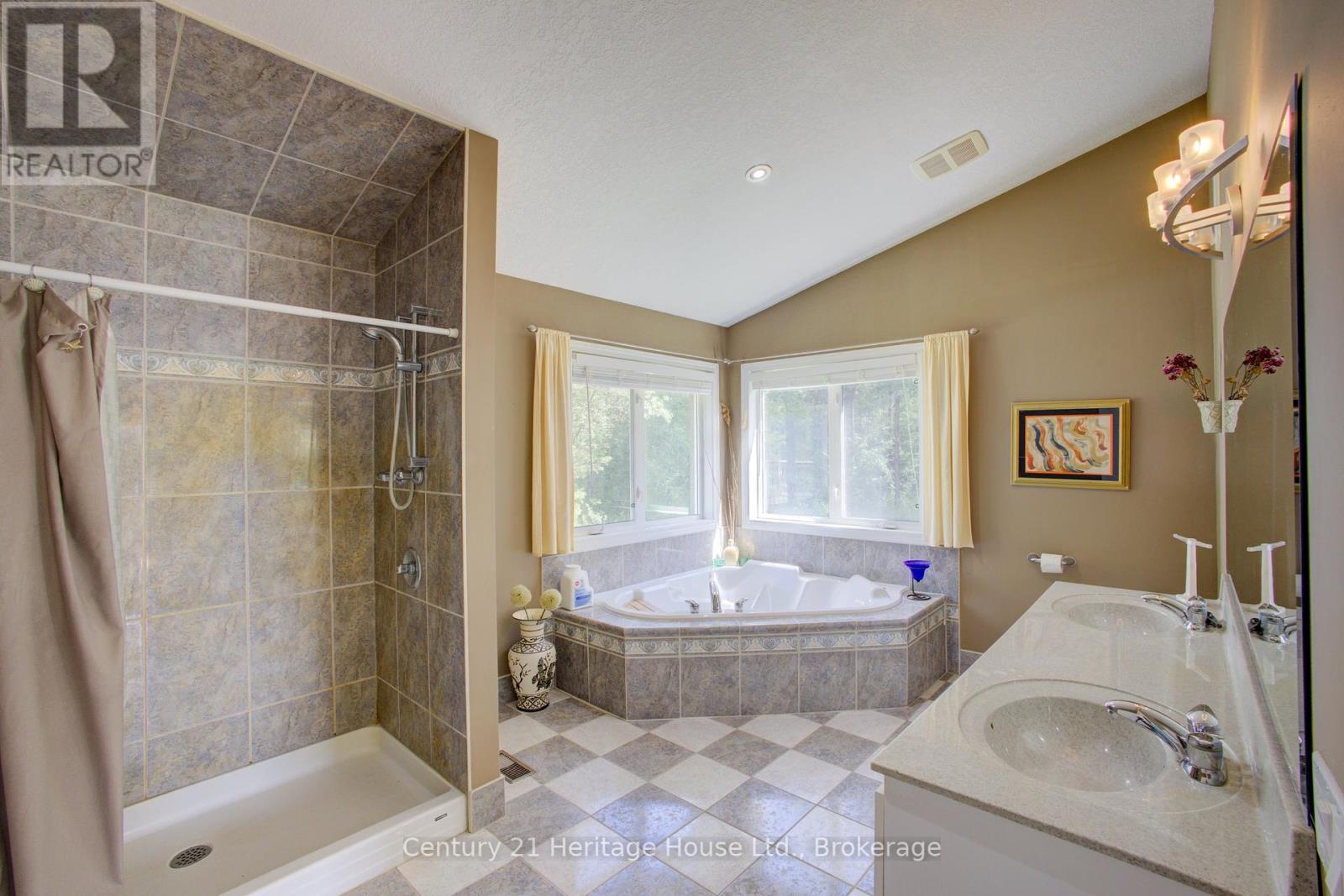 323179 Durham Road E, West Grey, Ontario  N0G 1R0 - Photo 26 - X12371489