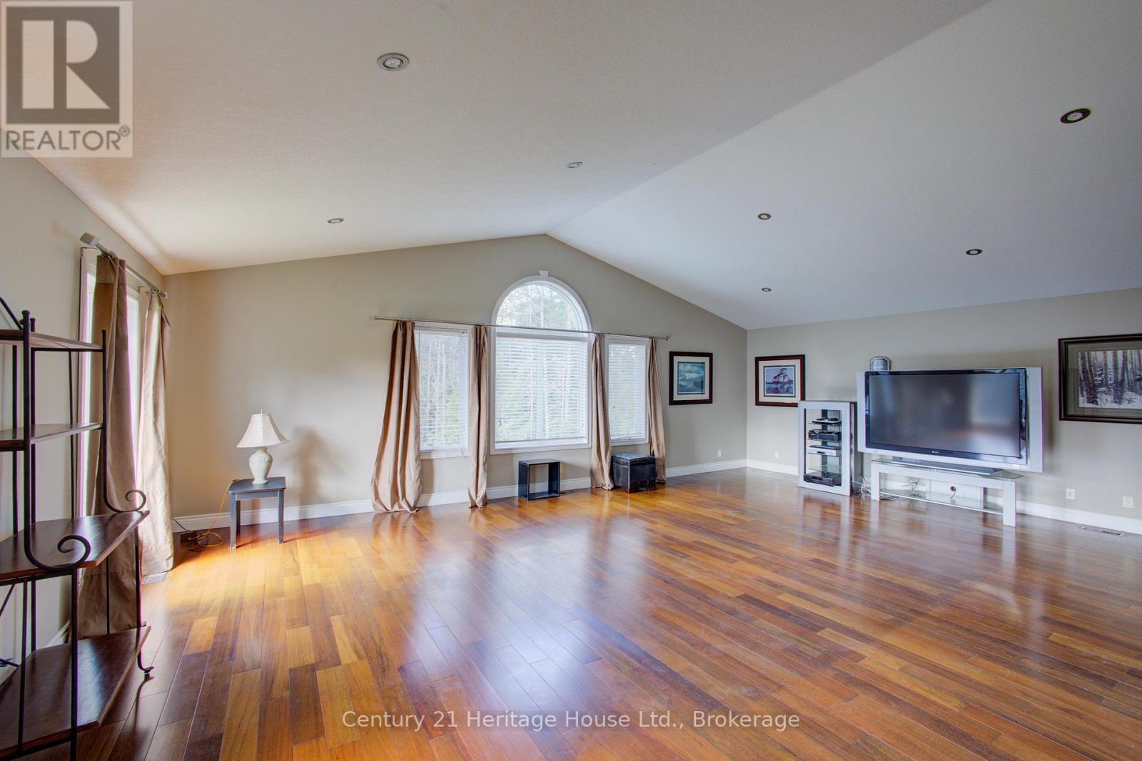 323179 Durham Road E, West Grey, Ontario  N0G 1R0 - Photo 6 - X12371489