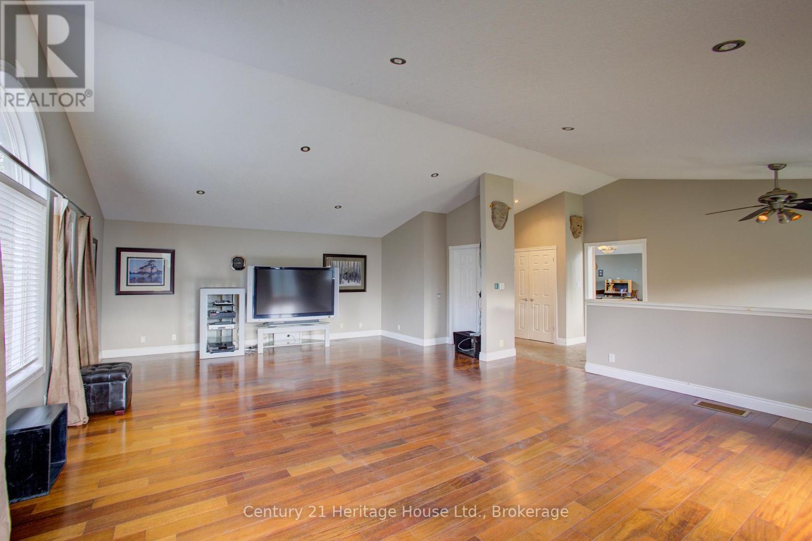 323179 Durham Road E, West Grey, Ontario  N0G 1R0 - Photo 7 - X12371489