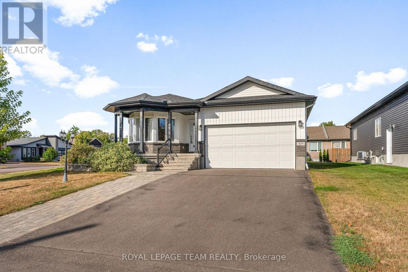 429 Gillan Road, Renfrew, Ontario  K7V 0B1 - Photo 2 - X12371501