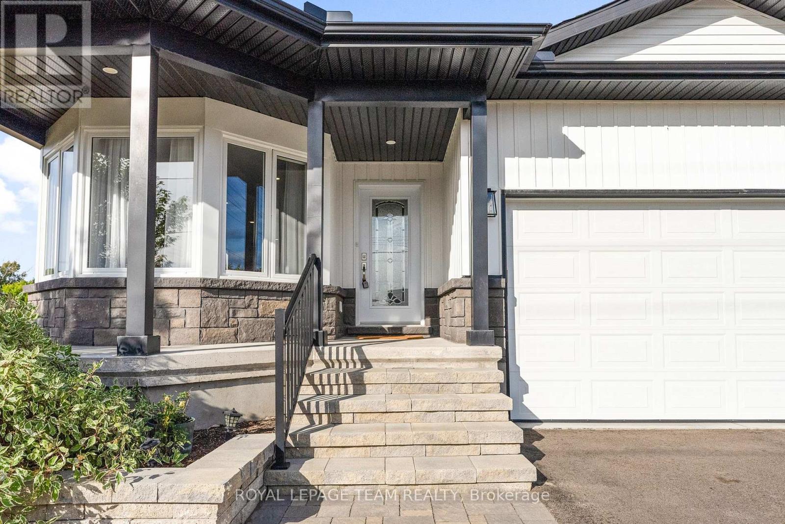 429 Gillan Road, Renfrew, Ontario  K7V 0B1 - Photo 3 - X12371501