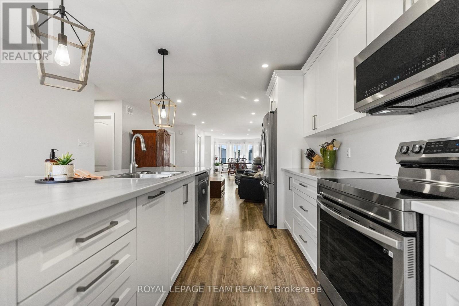 429 Gillan Road, Renfrew, Ontario  K7V 0B1 - Photo 4 - X12371501