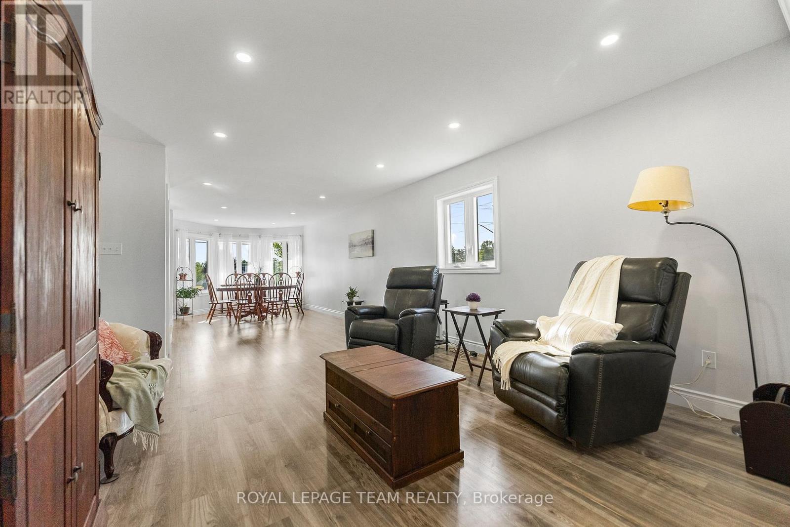 429 Gillan Road, Renfrew, Ontario  K7V 0B1 - Photo 9 - X12371501