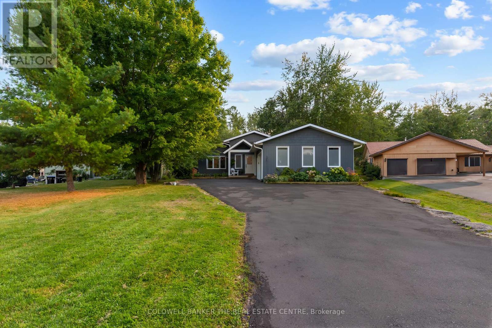 Property at 2656 WESTSHORE CRESCENT image 4