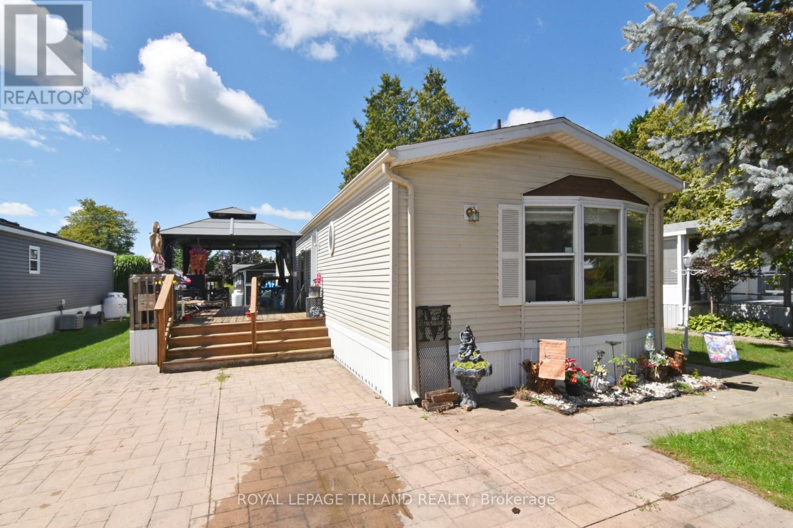 7 - 9385 Ipperwash Road, Lambton Shores, Ontario  N0N 1J3 - Photo 1 - X12371528