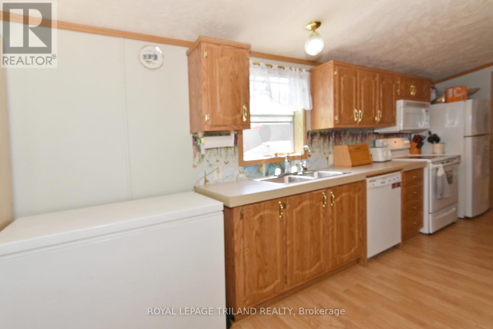 7 - 9385 Ipperwash Road, Lambton Shores, Ontario  N0N 1J3 - Photo 11 - X12371528