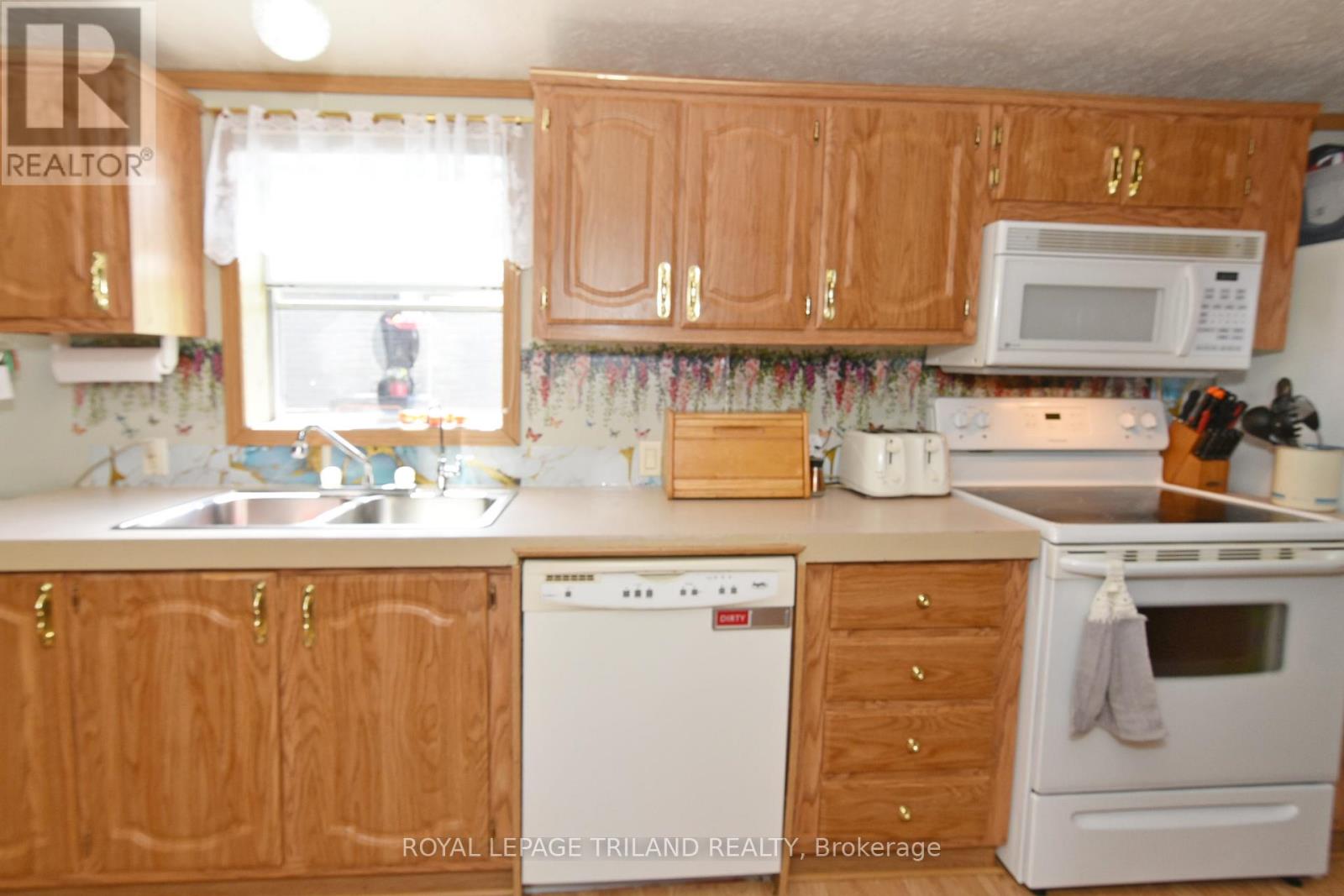 7 - 9385 Ipperwash Road, Lambton Shores, Ontario  N0N 1J3 - Photo 12 - X12371528