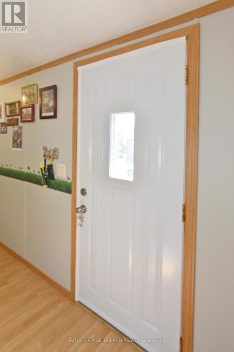7 - 9385 Ipperwash Road, Lambton Shores, Ontario  N0N 1J3 - Photo 7 - X12371528
