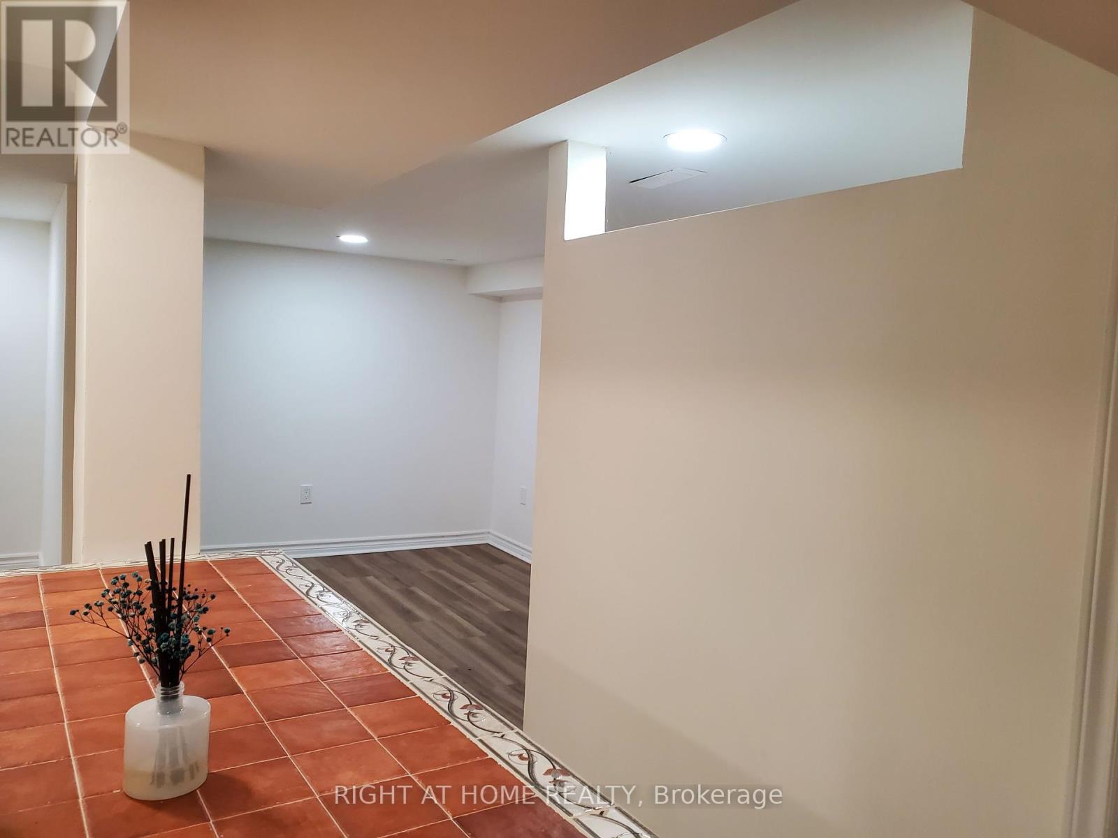 56 Don Mor Drive, Newmarket, Ontario  L3Y 1G7 - Photo 15 - N12367717
