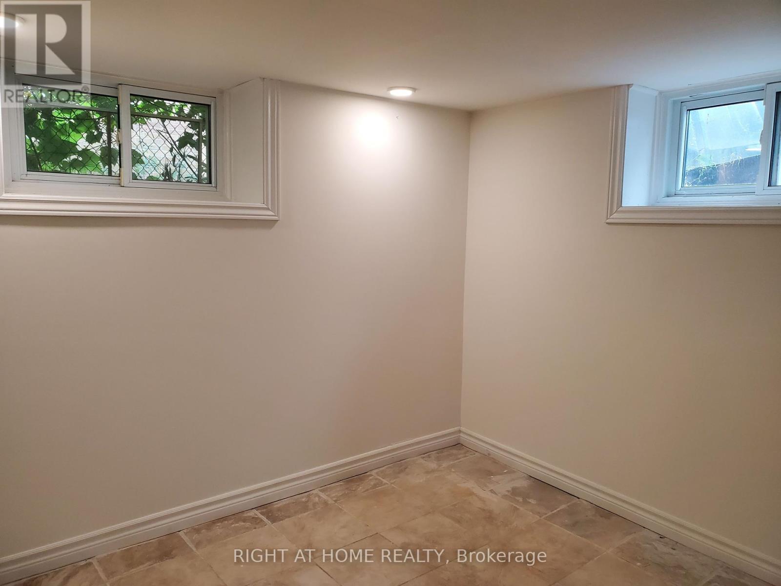 56 Don Mor Drive, Newmarket, Ontario  L3Y 1G7 - Photo 18 - N12367717
