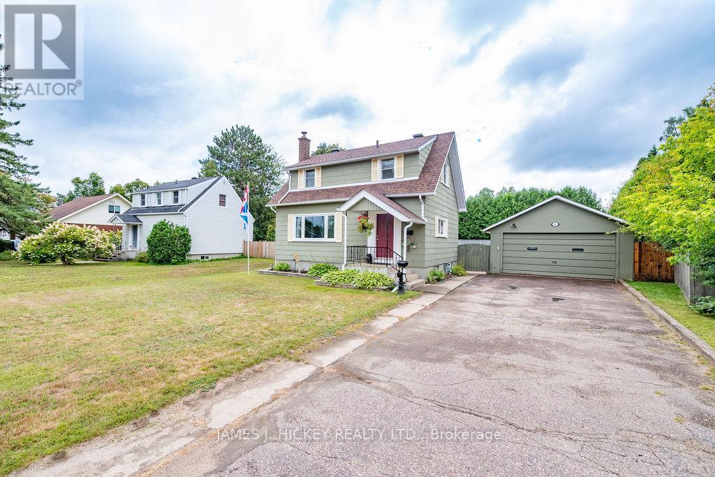 25 LAURENTIAN STREET, Deep River