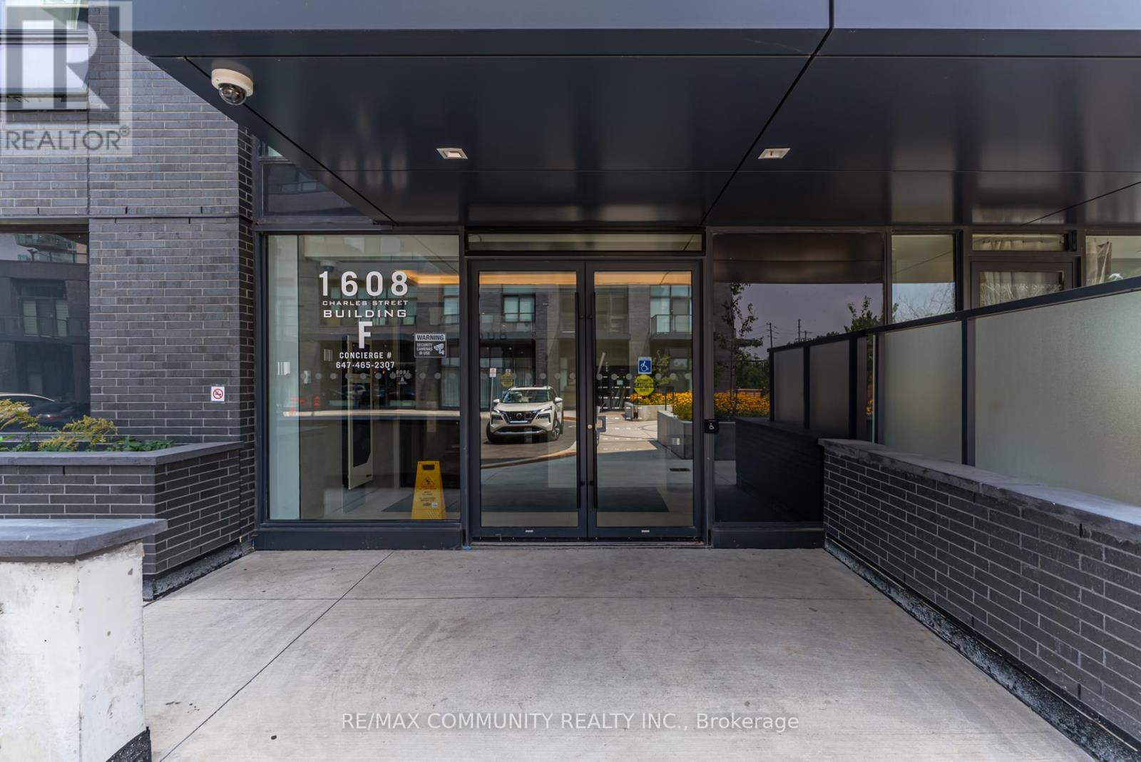 Property at 190 - 1608 CHARLES STREET image 5