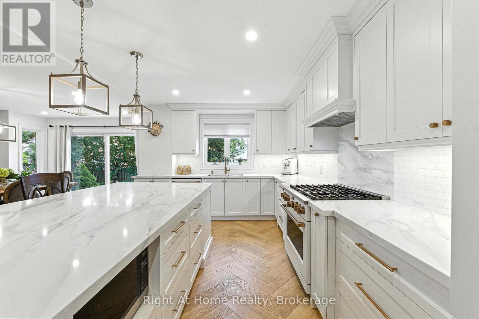 230 Poole Drive, Oakville (Ro River Oaks), Ontario  L6H 3W4 - Photo 14 - W12371389