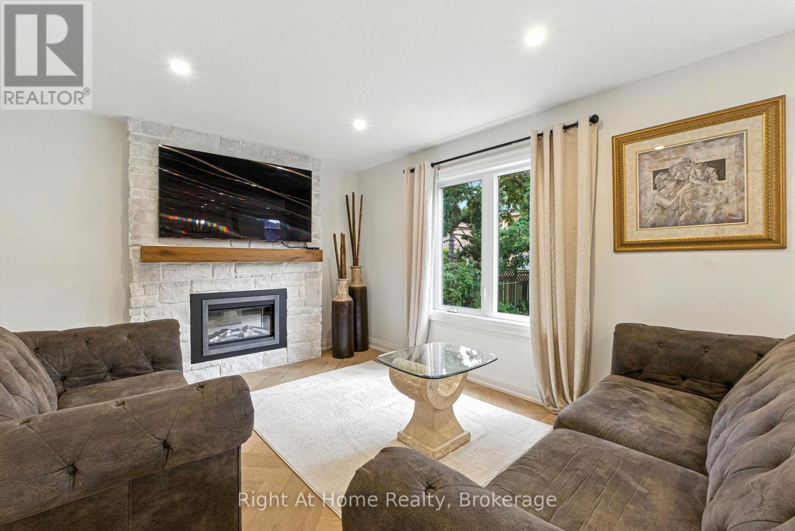 230 Poole Drive, Oakville (Ro River Oaks), Ontario  L6H 3W4 - Photo 18 - W12371389