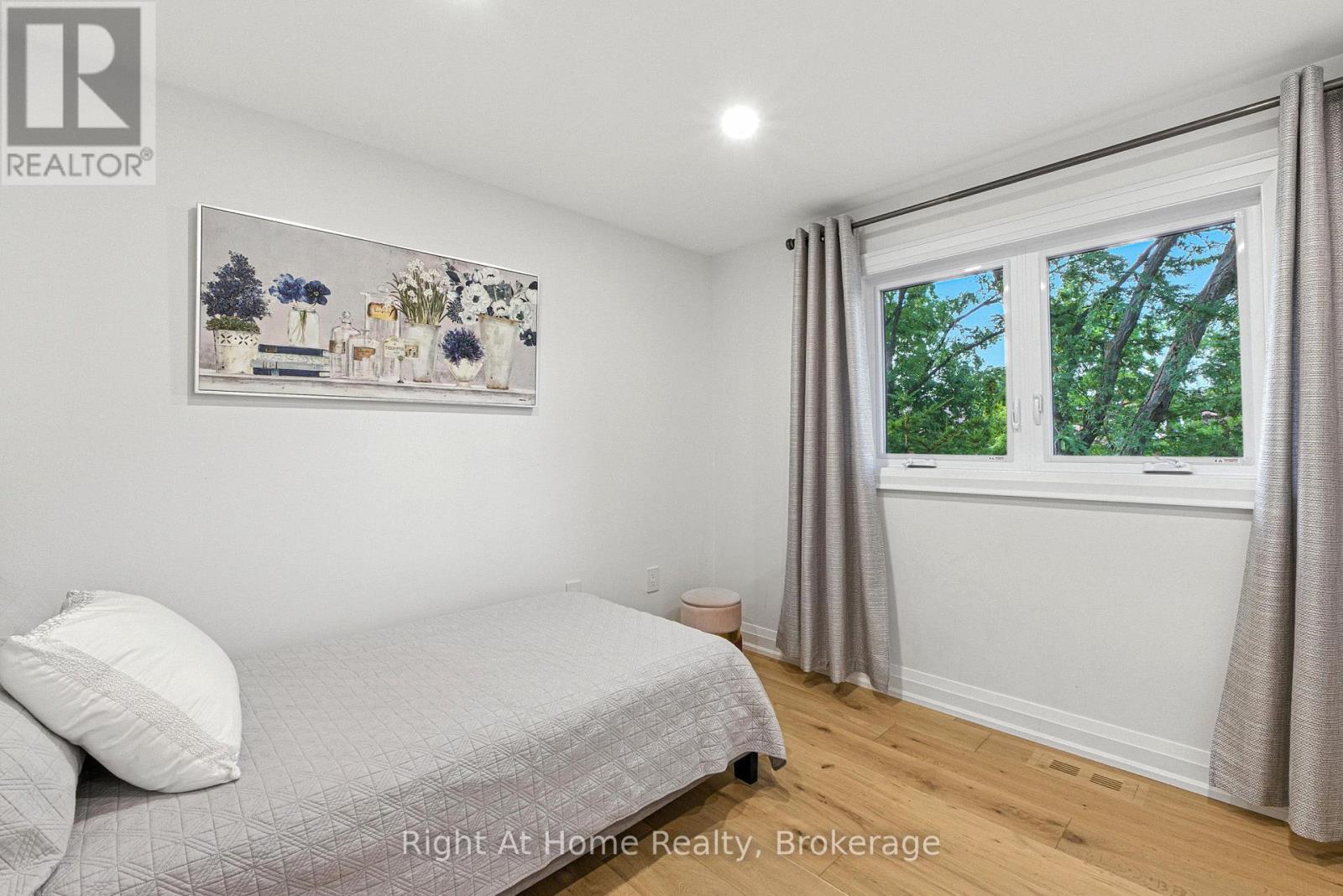 230 Poole Drive, Oakville (Ro River Oaks), Ontario  L6H 3W4 - Photo 37 - W12371389