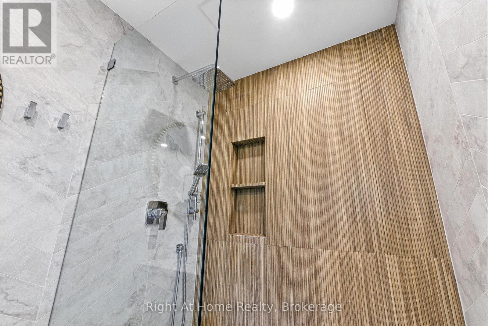 230 Poole Drive, Oakville (Ro River Oaks), Ontario  L6H 3W4 - Photo 36 - W12371389