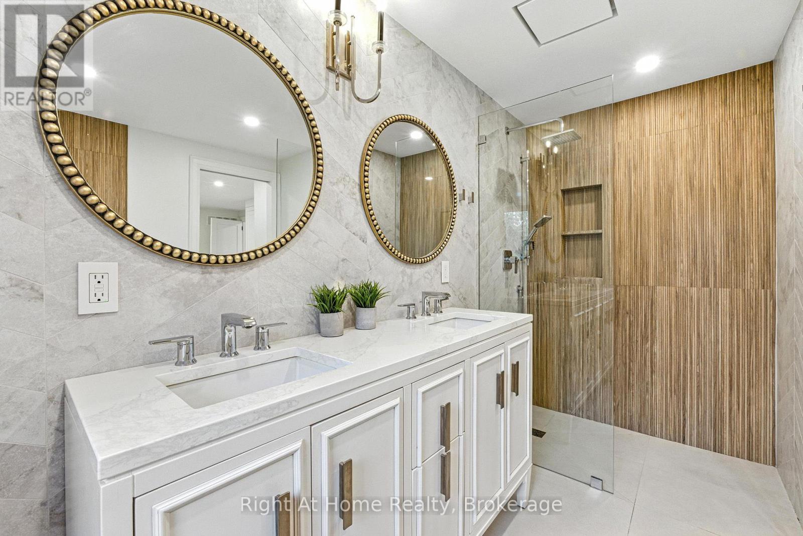 230 Poole Drive, Oakville (Ro River Oaks), Ontario  L6H 3W4 - Photo 34 - W12371389