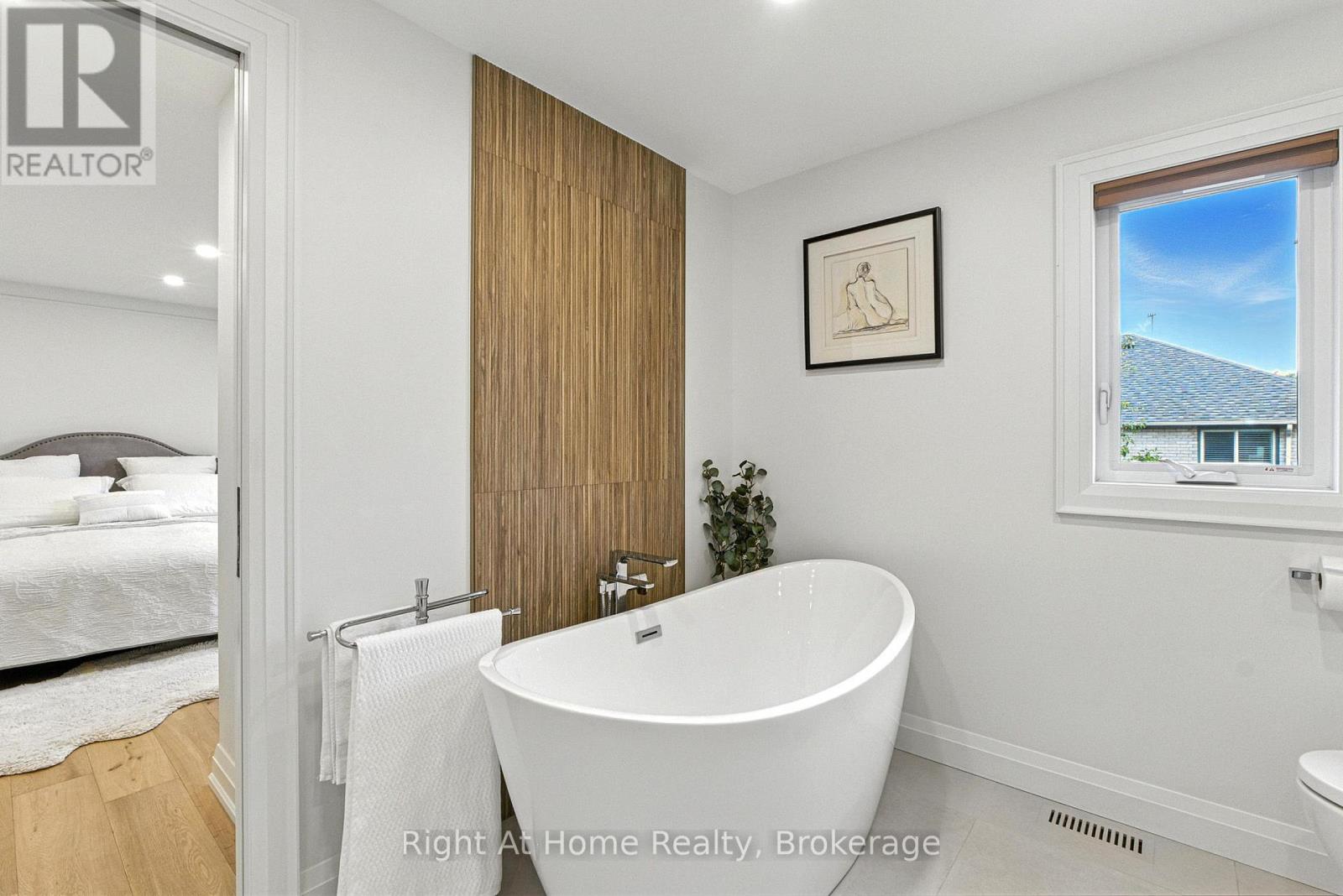 230 Poole Drive, Oakville (Ro River Oaks), Ontario  L6H 3W4 - Photo 35 - W12371389