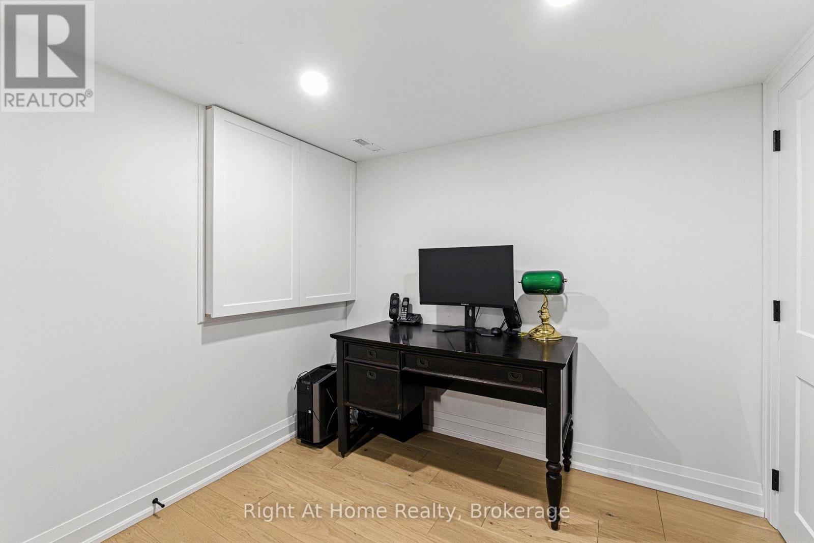 230 Poole Drive, Oakville (Ro River Oaks), Ontario  L6H 3W4 - Photo 45 - W12371389