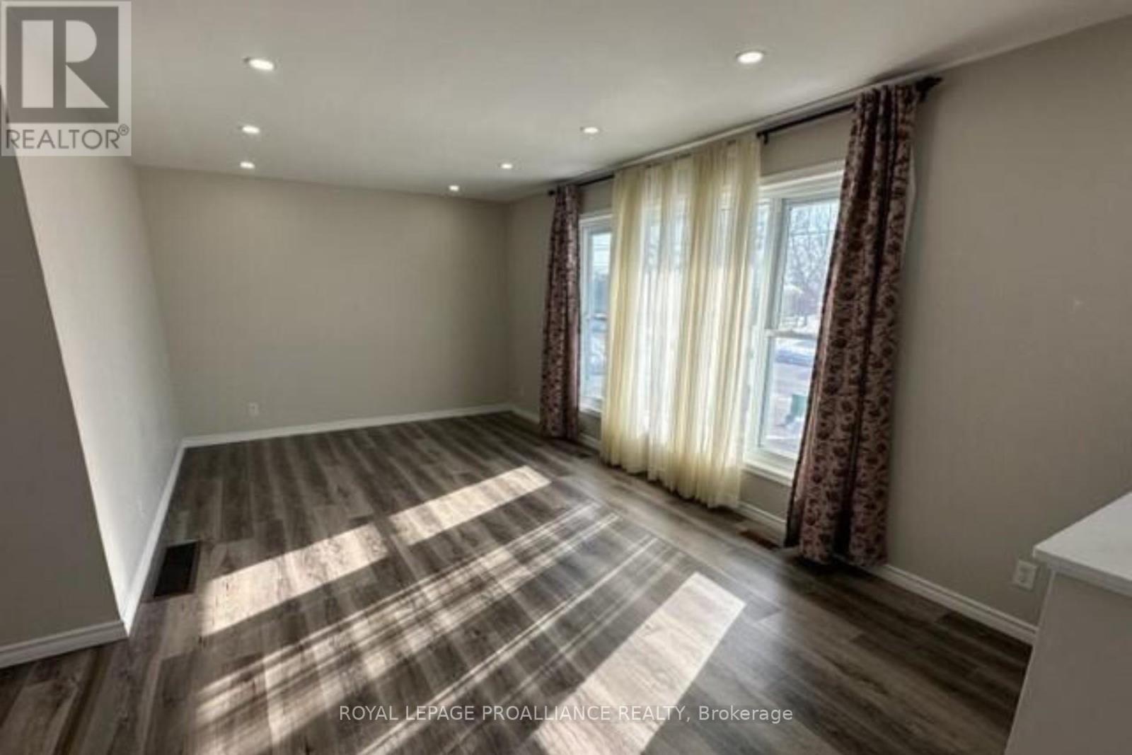 A - 44 North Park Gardens, Belleville, Ontario  K8P 2M3 - Photo 4 - X12371555